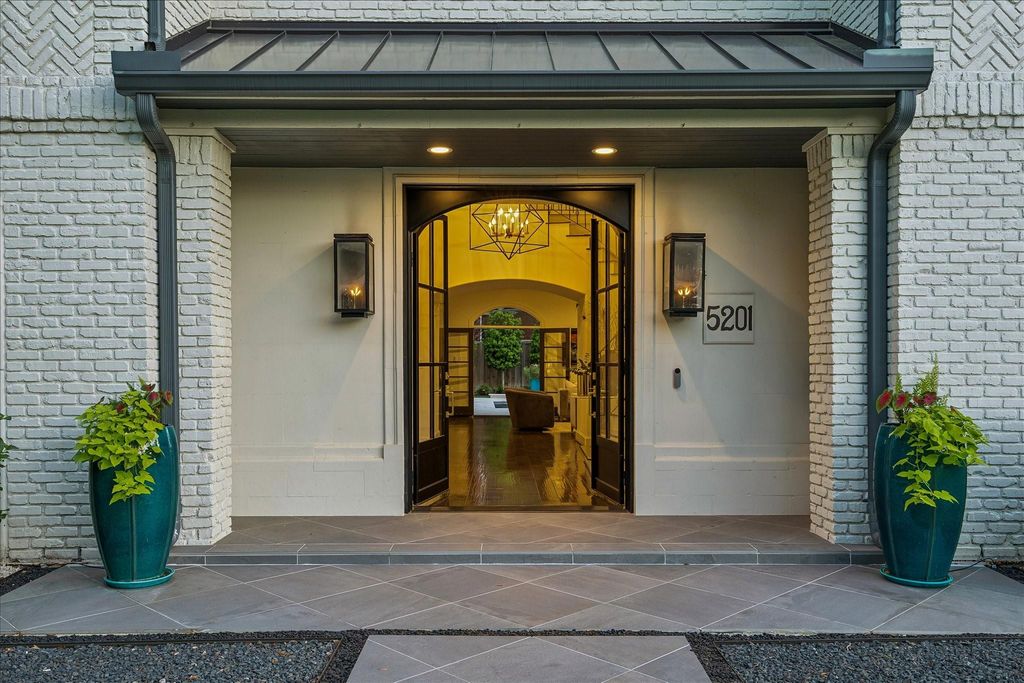 Photo of 5201 Cedar Creek Drive, Houston, TX 77056 (MLS # 45413007)