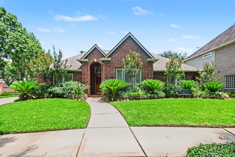 Homes For Sale - 2025 Sandy Coast Circle<br/> League City, TX 77573