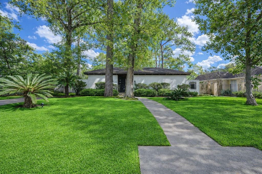 Photo of 358 Tealwood Drive, Houston, TX 77024 (MLS # 65140278)
