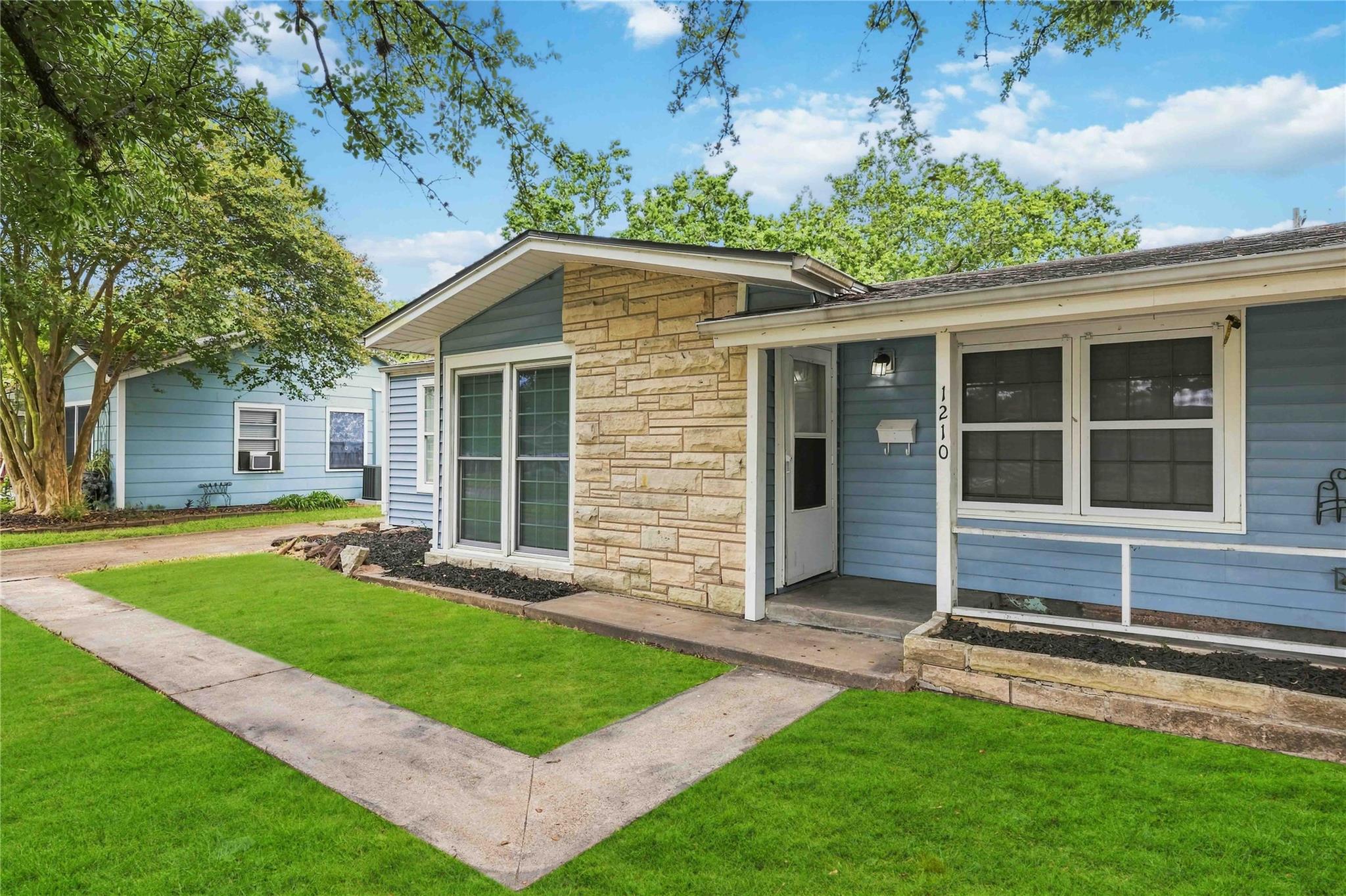 1210 14th Avenue N
