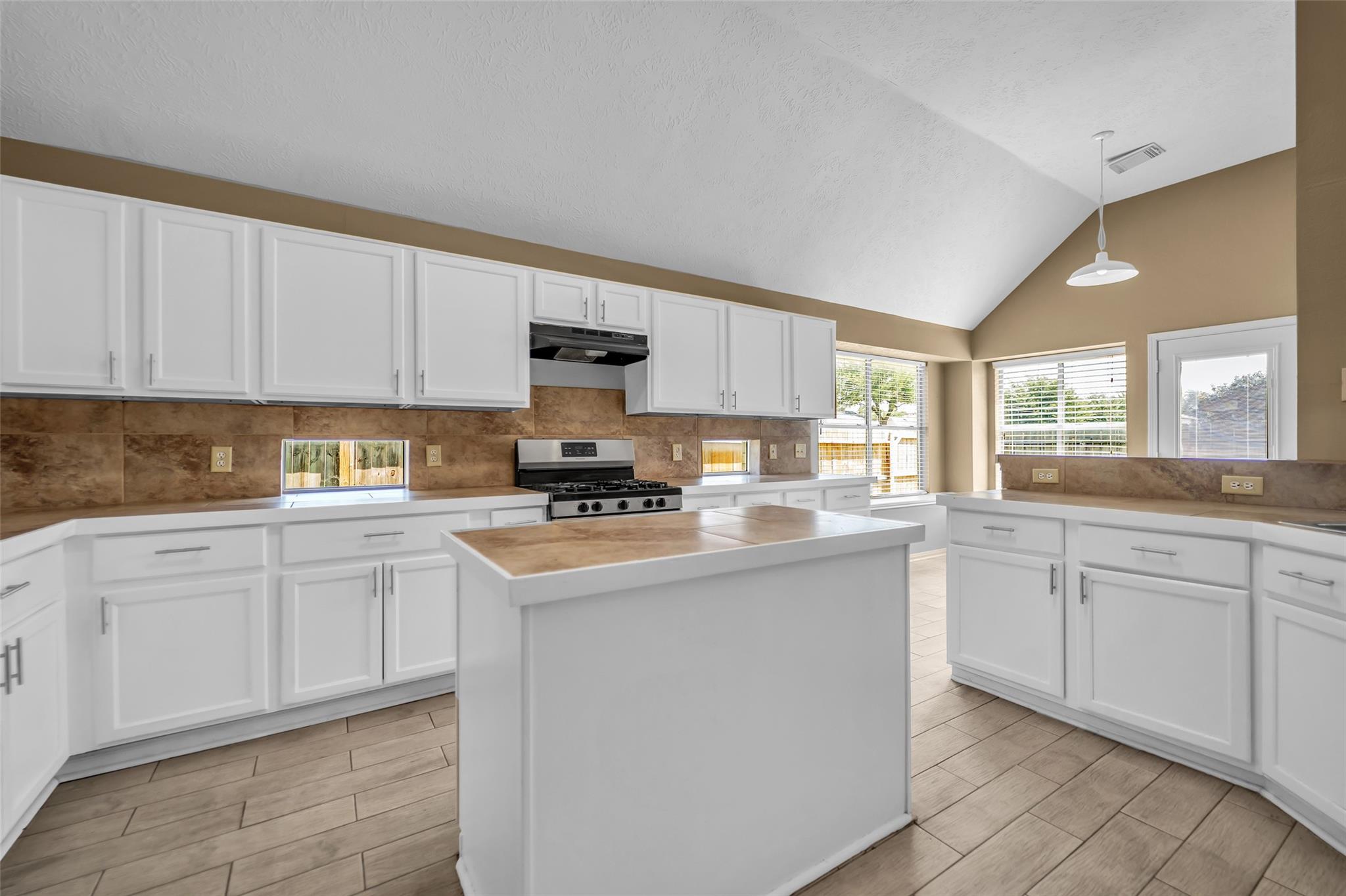1046 Willersley Lane