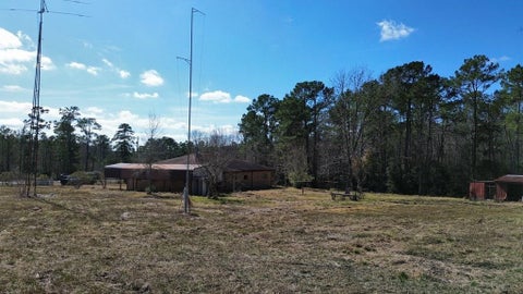Photo of 1229 E State Highway 63, Burkeville, TX 75932 (MLS # 80615936)