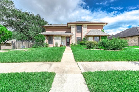 Photo of 2703 Planters Street, Sugar Land, TX 77479 (MLS # 44615125)