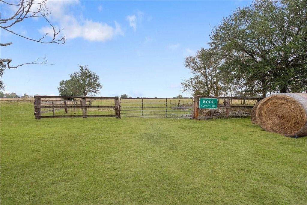 Photo of 5902 Fm 1952 Road, Wallis, TX 77485 (MLS # 67316186)