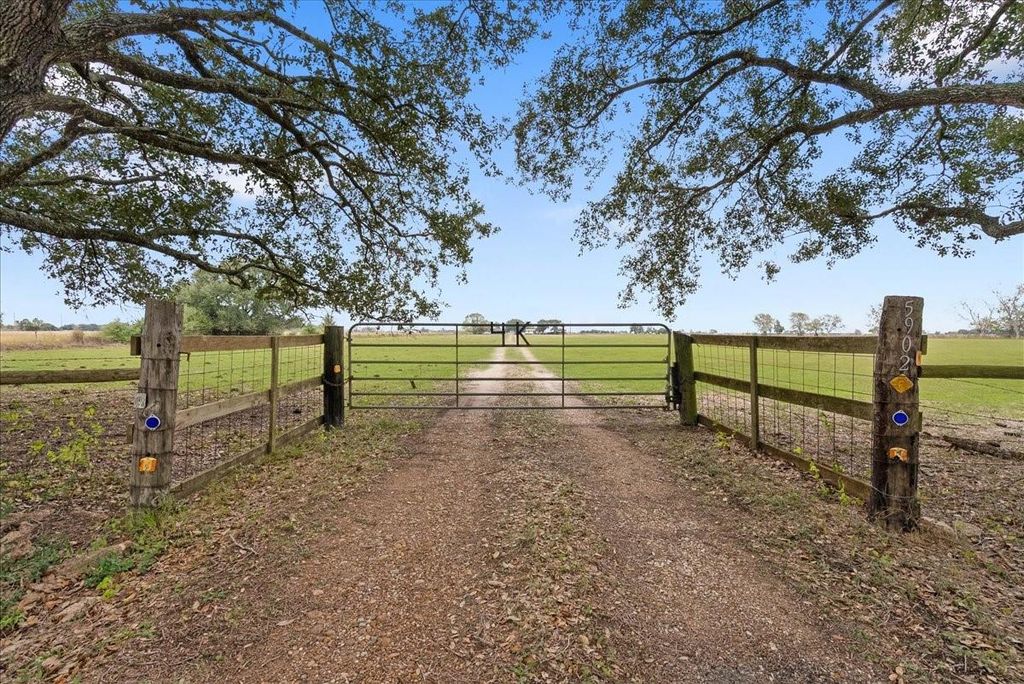 Photo of 5902 Fm 1952 Road, Wallis, TX 77485 (MLS # 67316186)