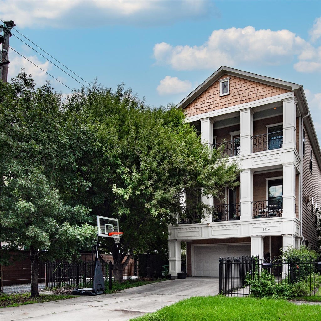 Photo of 2714 Nicholson Street, Houston, TX 77008 (MLS # 51498188)