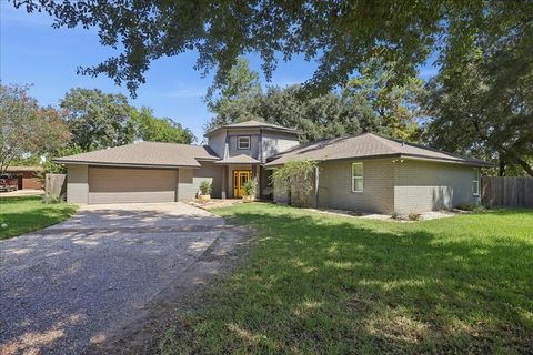 Photo of 5840 Wynden Way, Beaumont, TX 77706 (MLS # 72234976)