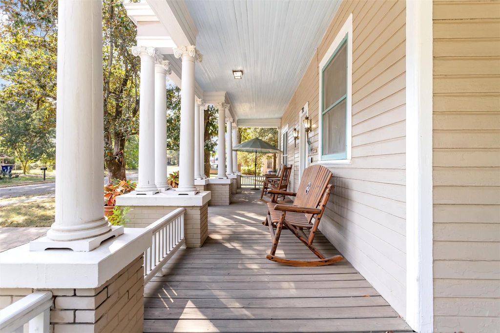 Photo of 712 Lamar Avenue, Crockett, TX 75835 (MLS # 48187123)