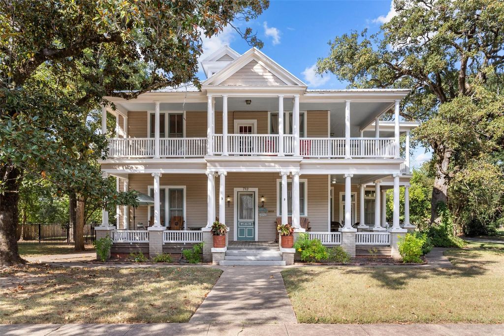 Photo of 712 Lamar Avenue, Crockett, TX 75835 (MLS # 48187123)