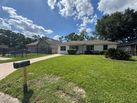 Homes For Sale - 7305 Yoe Street<br/> Houston, TX 77016