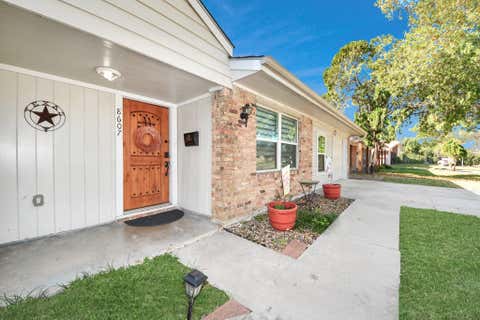 Photo of 8607 Shadow Crest Street, Houston, TX 77074 (MLS # 15444951)