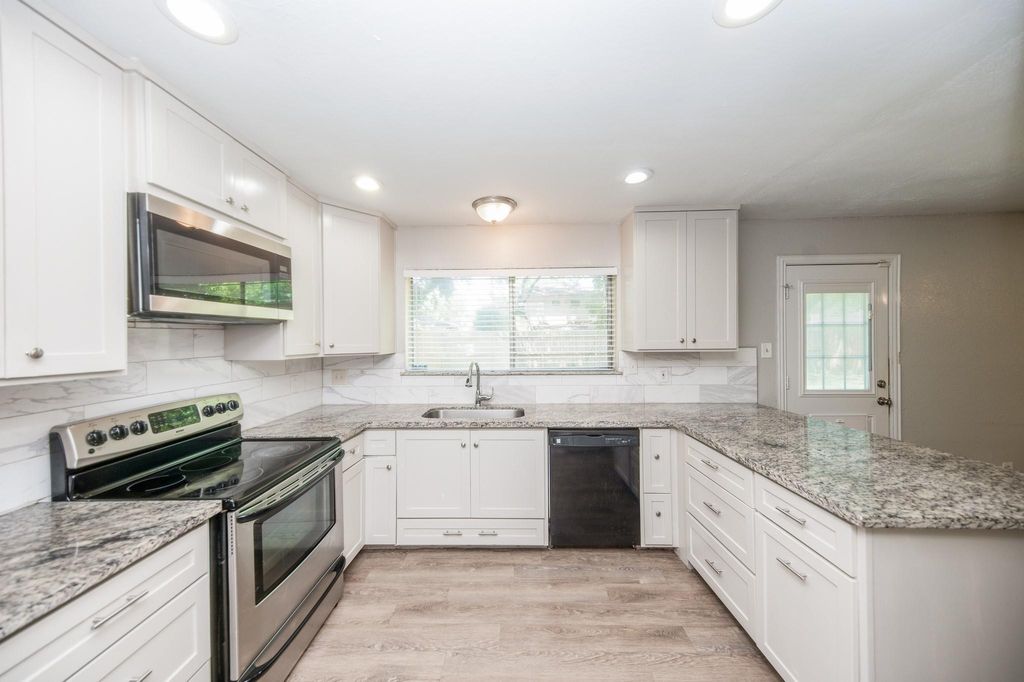Photo of 16418 Blackhawk Boulevard, Friendswood, TX 77546 (MLS # 21374119)