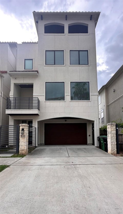 Photo of 5707 Maxie Street, Houston, TX 77007 (MLS # 67285336)