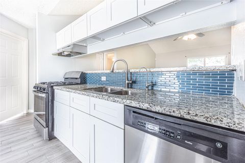 Photo of 1010 Woodbridge Avenue, Pearland, TX 77584 (MLS # 53601274) Photo of 1010 Woodbridge Avenue, Pearland, TX 77584 (MLS # 53601274)