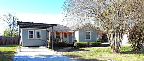 Photo of 828 Robinson Road, La Porte, TX 77571 (MLS # 98515551)