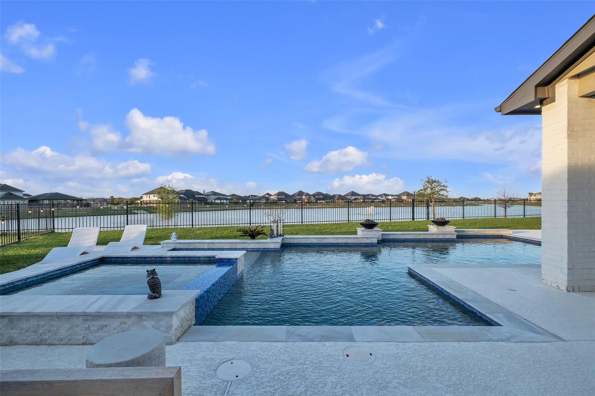 28306 Hannahs Harbor Lane