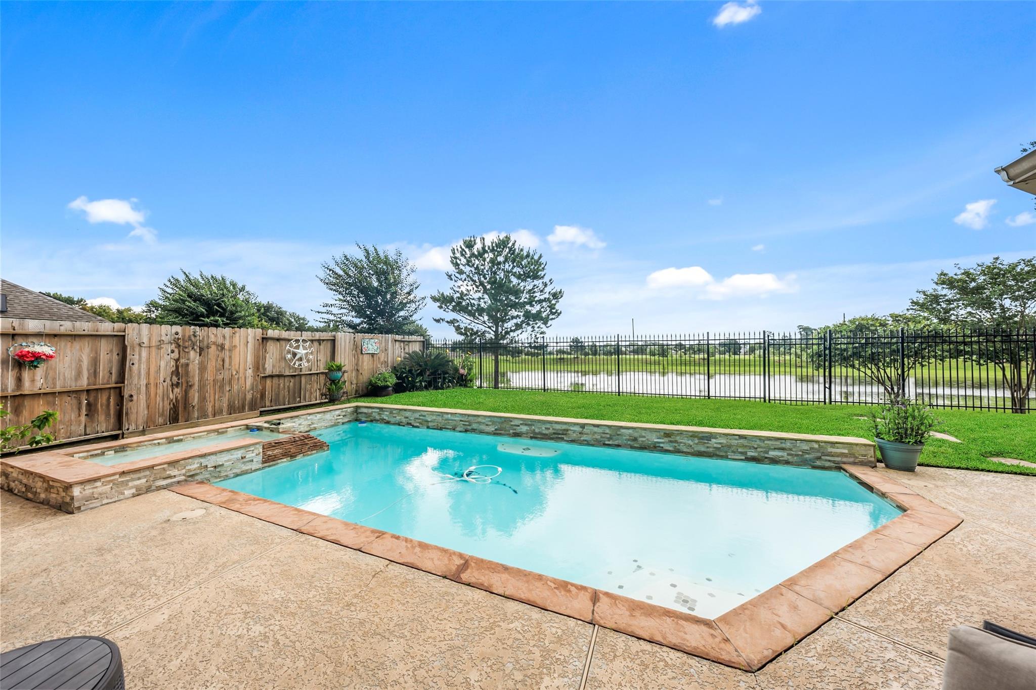 15830 Country Trail