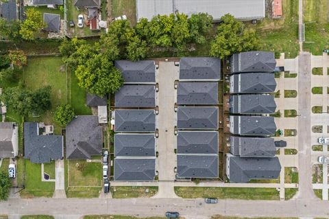 Tiny photo for 412 Neyland Street #D, Houston, TX 77022 (MLS # 60997122)