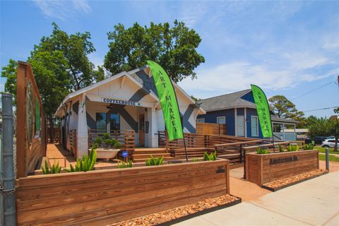 Tiny photo for 412 Neyland Street #D, Houston, TX 77022 (MLS # 60997122)