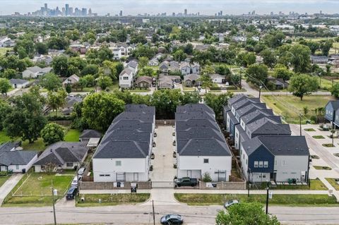 Tiny photo for 412 Neyland Street #D, Houston, TX 77022 (MLS # 60997122)