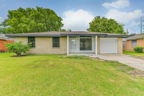 Photo of 3025 15th Avenue N, Texas City, TX 77590 (MLS # 91719288) Photo of 3025 15th Avenue N, Texas City, TX 77590 (MLS # 91719288)
