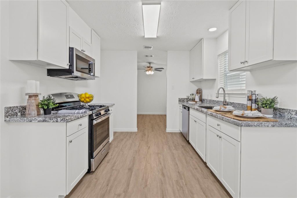 Photo of 878 Sun Prairie Drive, Houston, TX 77090 (MLS # 77623107)