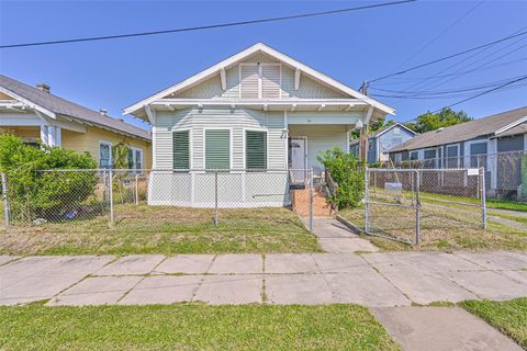 Photo of 2012 31st Street St, Galveston, TX 77550 (MLS # 19795316)