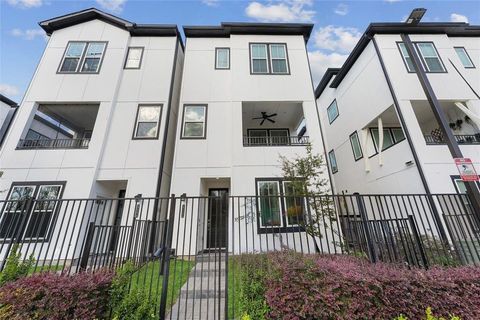 Photo of 2706 Grand Fountains Drive #F, Houston, TX 77054 (MLS # 19606311)