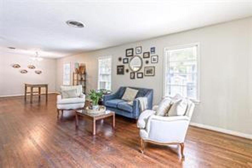 Photo of 1107 Worthshire Street, Houston, TX 77008 (MLS # 92026864)