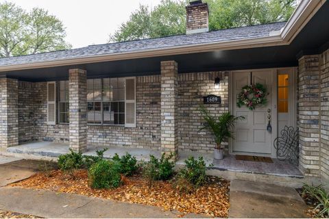 Photo of 1609 Longhofer Street, Brenham, TX 77833 (MLS # 11261388)
