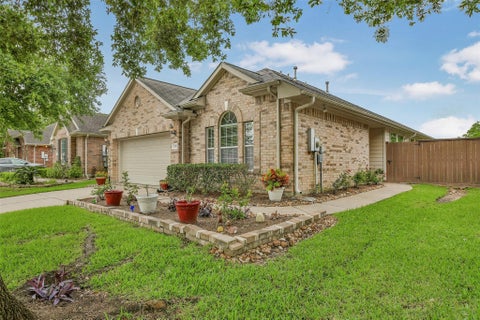 Photo of 2310 Messina Drive, Pearland, TX 77581 (MLS # 25400000)