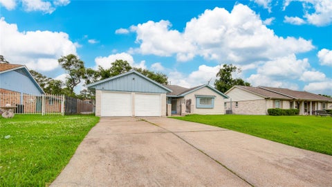 Photo of 14339 Foxford Way, Houston, TX 77015 (MLS # 45118995)