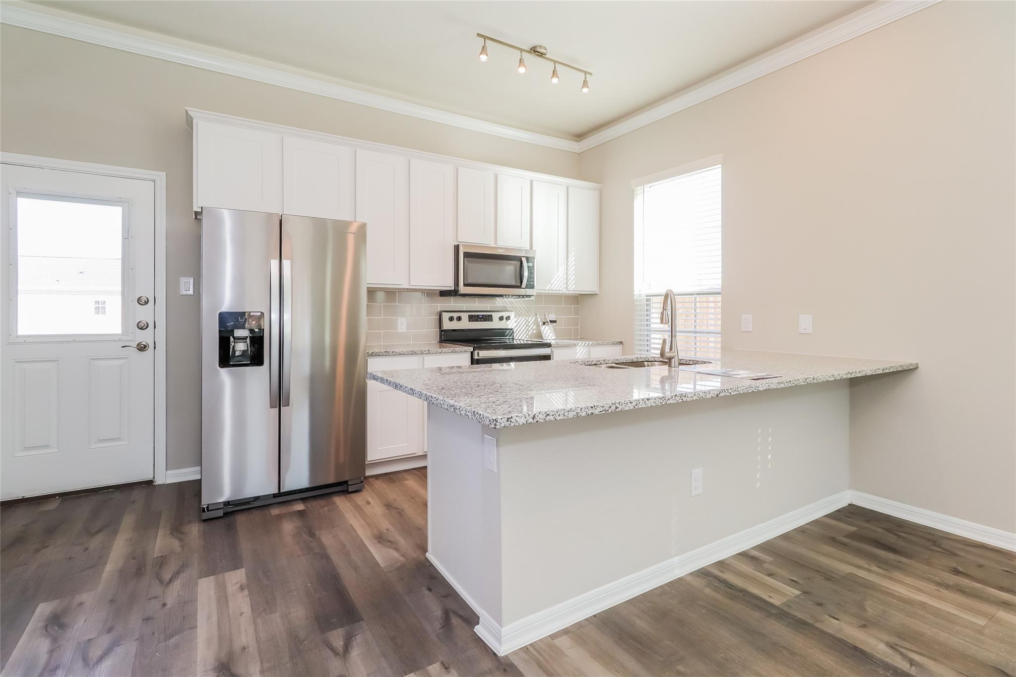 9845 Crescent Cove Drive