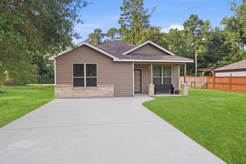 Photo of 123 Town And Country Road, Huntsville, TX 77320 (MLS # 22054063)