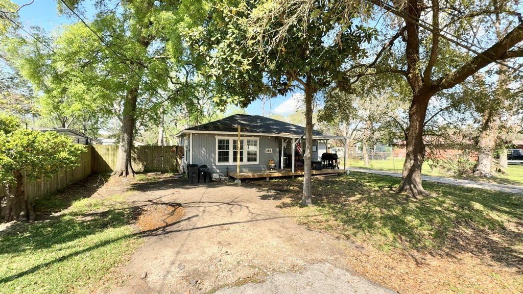 Photo of 508 Clear Lake Road, Highlands, TX 77562 (MLS # 9862636)