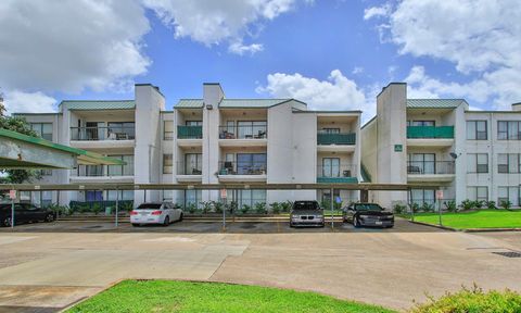 Photo of 2822 S Bartell Drive #H6, Houston, TX 77054 (MLS # 82660043)