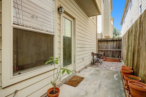 Tiny photo for 5322 Nett Street #C, Houston, TX 77007 (MLS # 14927287)