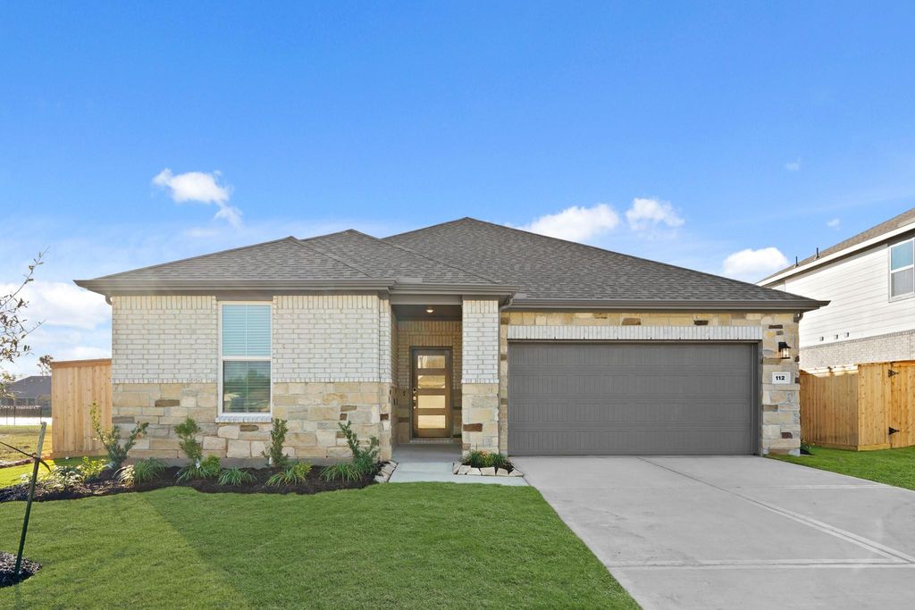 Photo of 112 Water Grass Trail, Clute, TX 77531 (MLS # 42076755)