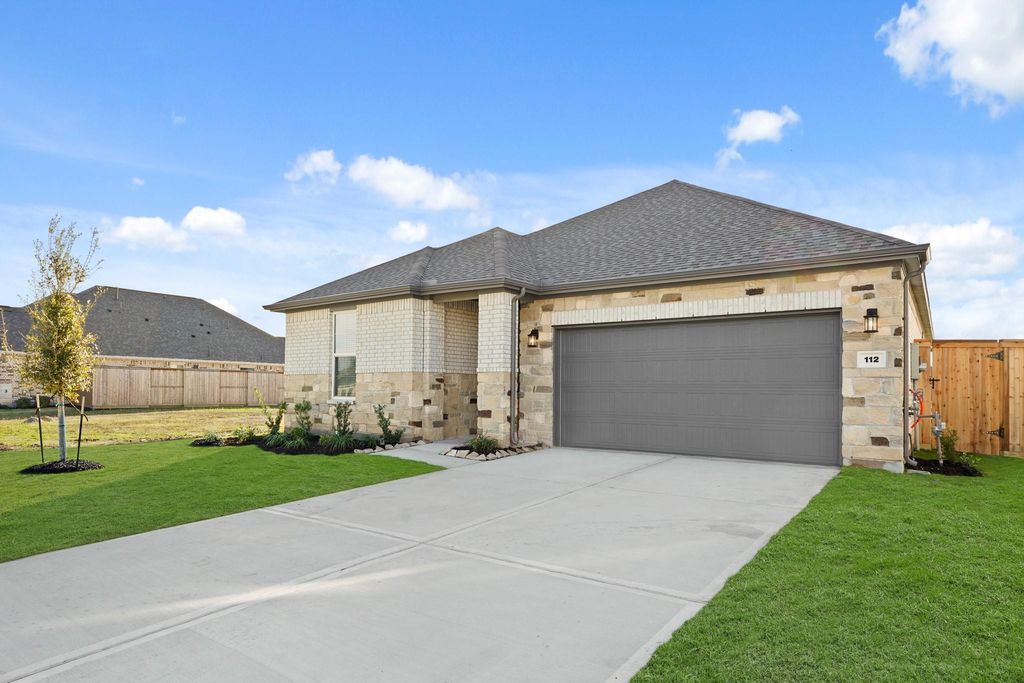 Photo of 112 Water Grass Trail, Clute, TX 77531 (MLS # 42076755)