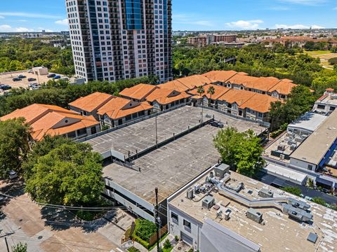 Photo of 3231 Allen Parkway #1207, Houston, TX 77019 (MLS # 83078868)