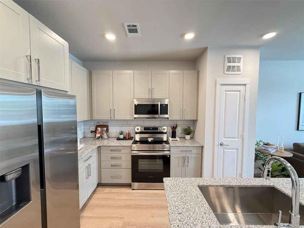 Photo of 1610 Campbell Rd Rd #A1.275, Houston, TX 77055 (MLS # 91133650)