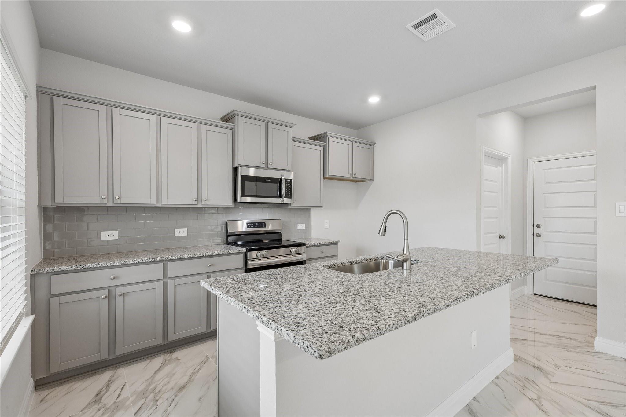 10 Greenbriar Loop