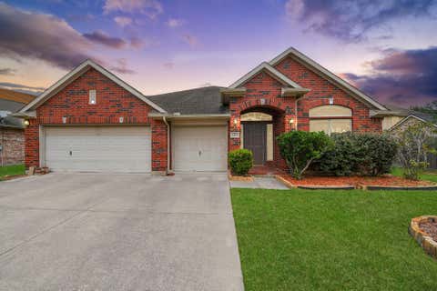 Photo of 1103 Lake Shore Drive, Pearland, TX 77581 (MLS # 68040585)