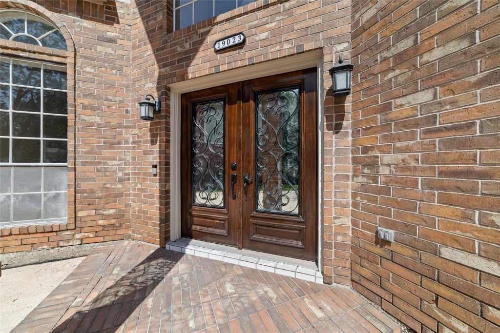 Photo of 19023 Owen Oak Drive, Humble, TX 77346 (MLS # 72765218)