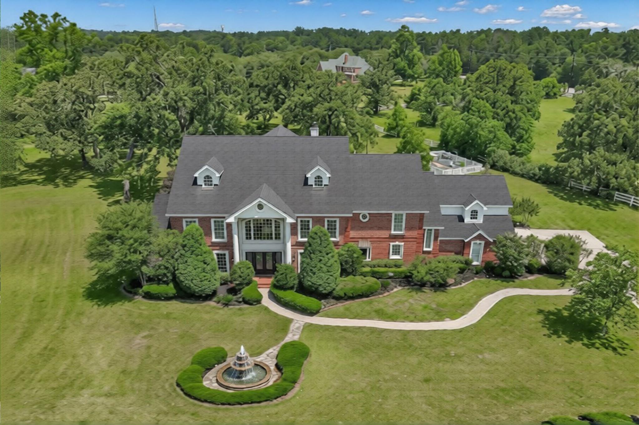 15203 Wildwood Circle