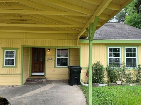 Photo of 7227 Saint Augustine Street, Houston, TX 77021 (MLS # 25955351)