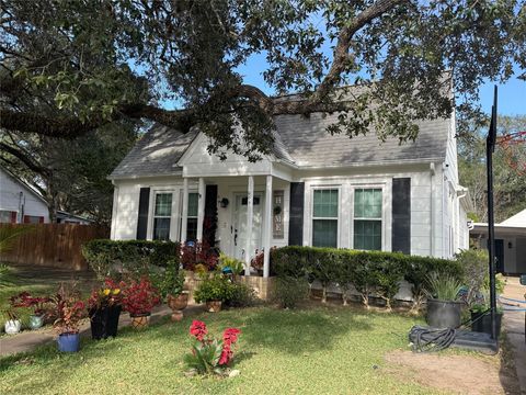 Apartment For Sale - 404 Clark Street<br/> Eagle Lake, TX 77434