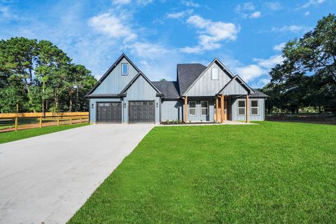 Homes For Sale - 15315 Alchester Court<br/> Plantersville, TX 77363