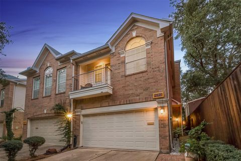 Townhouse For Sale - 1212 W Alabama Street<br/> Houston, TX 77006