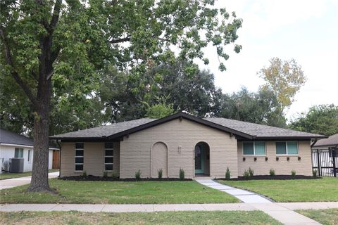 Photo of 6214 Yarwell Drive, Houston, TX 77096 (MLS # 65689301)